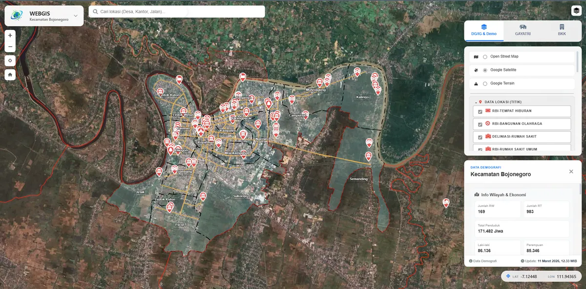 Sistem GIS level enterprise dengan studi kasus Kecamatan Bojonegoro, mengintegrasikan program pemerintah kabupaten (GAYATRI & BKK).
